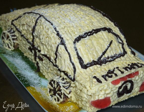 Торт бисквитный: 10 ложек больших песку сахарного 10 яиц взбить до пышной, белой, густой пены миксером. Добавить 10 ложек больших муки, быстро перемешивая рукой. Вылить на противень массу, застеленный пергаментной бумагой, выпекать при 180 гр. 8-10 мин. Готовый бисквит разрезать на несколько частей,( придать форму автомобиля) пропитать сиропом( лимонный) и смазать кремом: 2 банки молока сгущённого+ 650гр масла сливочного. Растопить шоколад и украсить шоколадом.