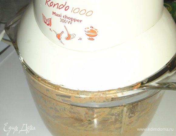 овощи и печень переложить в измельчитель,блендер,или мясорубку и пюрировать. 