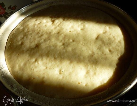 Тесто*****Сахар и яйца,взбивая,нагреть на водяной бане до 45 градусов,а затем взбивая охладить до 35 градусов(получится пышная масса). И вместе с остальными продуктами добавить к опаре,после чего замесить тесто и поставить его для подъёма.Выпекайте на хорошо разогретой сковороде.