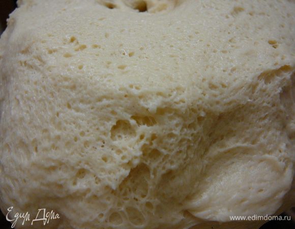 Тесто я готовила в хлебопечи(в режиме пицца,обмяла и оставила еще постоять 20минут).