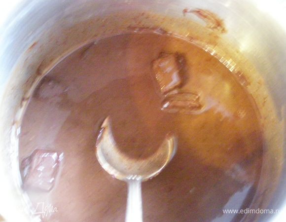 Добавим поломанный на кусочки шоколад