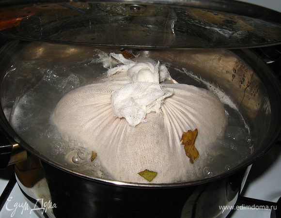 Варим в кастрюле при закрытой крышке,на умеренном огне.