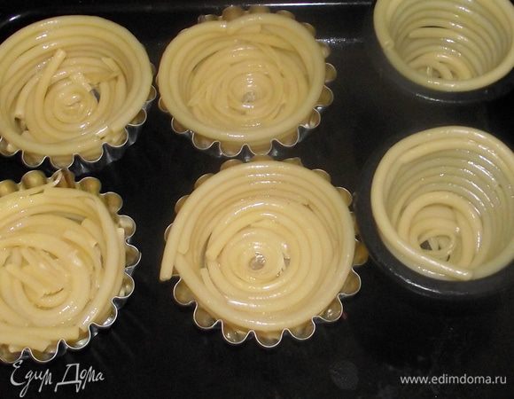 Запекать при темп.180-190 гр 15-20 минут пока не подрумянятся.