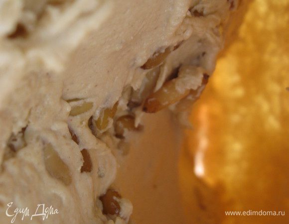 Смазываем тхиной или хумусом( у нас конечно же хумус, как без него)