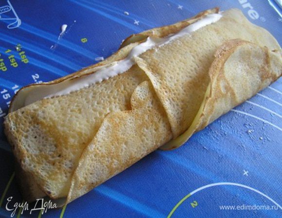 Свернуть в рулет. Сделать то же самое с другими 6 блинчиками.