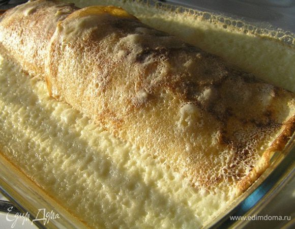 Приготовить соус "Рояль". Смешать все ингредиенты и хорошо взбить миксером. Вылить соус поверх блинчиков и запекать еще 30 минут.