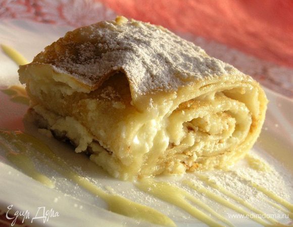 Разрезать на порции, посыпать сахарной пудрой, полить медом или растопленным белым шоколадом. Наслаждайтесь ;)