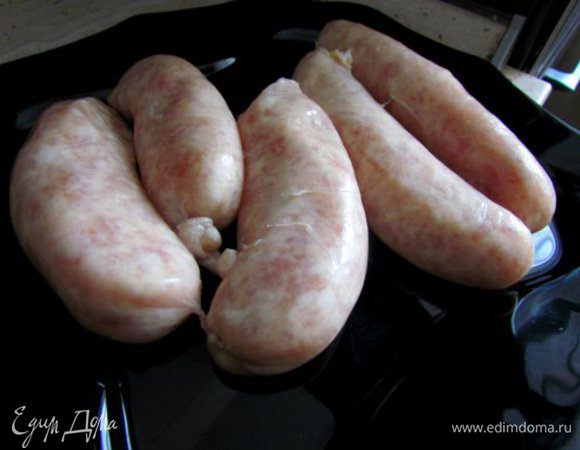 Колбаски отварить минут 10, бульон оставить для подливки.