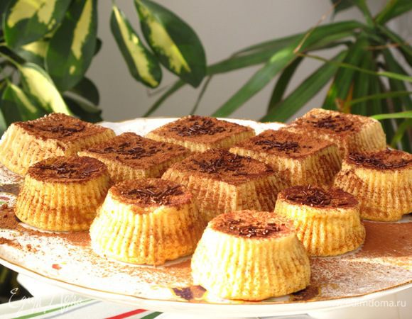 Чуть остывшее суфле переверните на блюдо и посыпте порошком какао о шоколадом! Можно подавать на стол:)