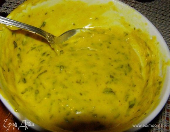 Остудим. Зелень, если есть надобность перережем еще мельче. Соединим оставшуюся жидкость и зелень с майонезом