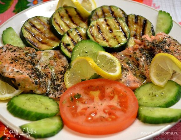 Полить ароматным подсолнечным маслом, настоянном на пряных травах.