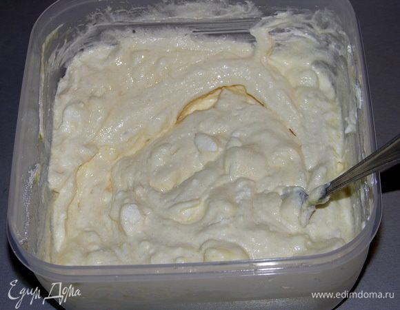 Соединить творог,яйца,сахар и ванильный экстракт.Тщательно перемешать.