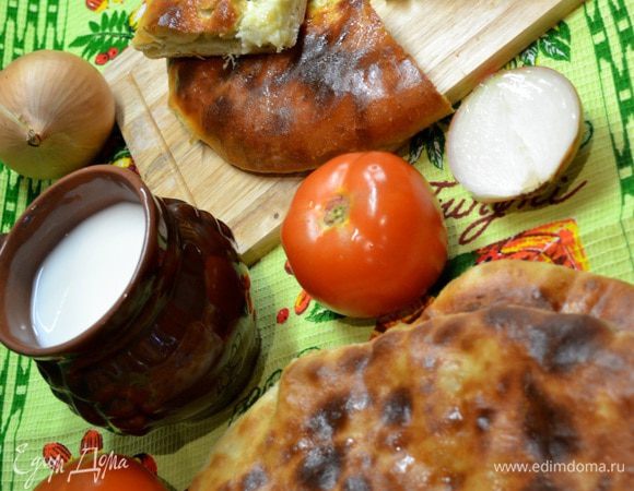 Готовить до тех пор, когда пирог зарумянится и появится специфический запах.