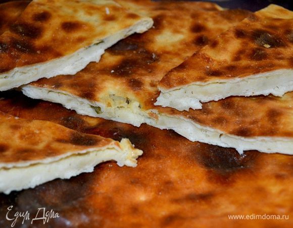 Подавать на стол в горячем виде, смазав сливочным маслом.