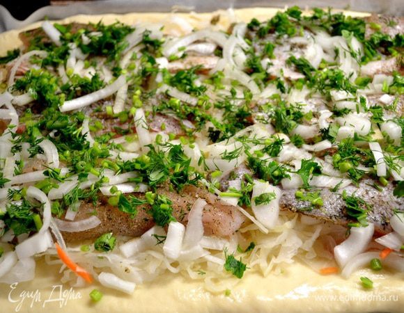 Для теста:
1л.молока тёплого в него 2ст.лож.сах.песка,
чуть соли,1,5кг муки,1яйцо,дрожжи,немного масла.
Хорошо всё взбиваю-это обязательно,чтоб аж пищать начало как воздуха наберётся,Муку просеиваю,,даю 2 раза подняться и всё...
Начинка:
щука 1шт.
судак1шт.
капуста квашеная 500гр.
лук репчатый 2-3шт.
специи для рыбы,зелень соль.