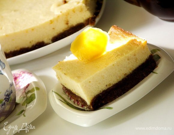 Готовый пирог остудить до комнатной Т(из-за манки он достаточно стабильный) и можно смело вынимать из формы,заваривать свежий чай,нарезать на кусочки и кушать с со всеми желающими вместе:)Приятного аппетита!:)