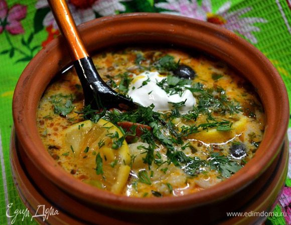 Доводим до готовности,выключаем и даём настояться мин.10.
Разливаем по тарелочкам,добавляем свежего лимона и зелень,по желанию сметану.
Приятного Вам аппетита!!!)