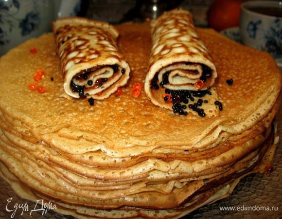 Добавляю 4яйца,масла подсолнечного 3ст.ложки,муки где то 2-3ст.перемешиваю до состояния не густой сметаны,а миксером чтоб комочков не было...
и ставлю в тёплое место подышать...