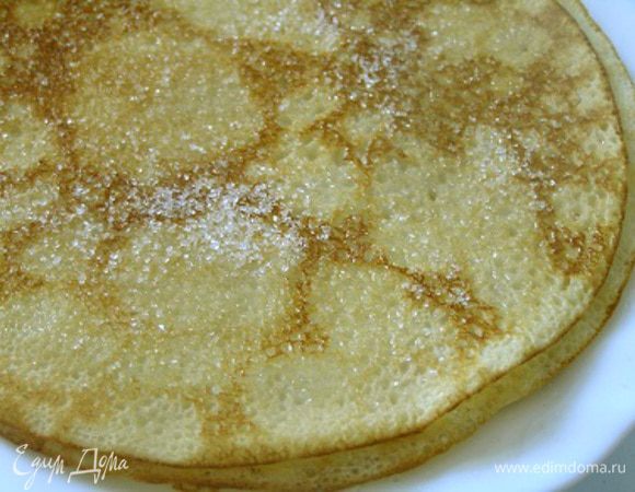 Если другой начинки не предполагается, готовые блины смазывать сливочным маслом и посыпать сахаром.