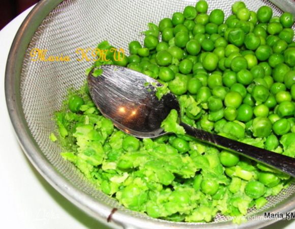 Протереть через сито в пюре.