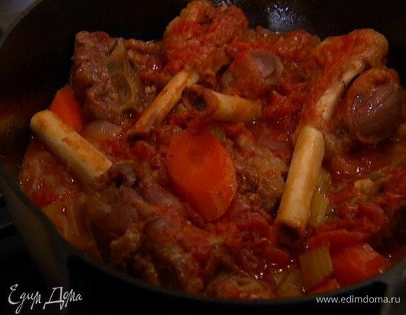 Подавать баранину в подогретой тарелке.