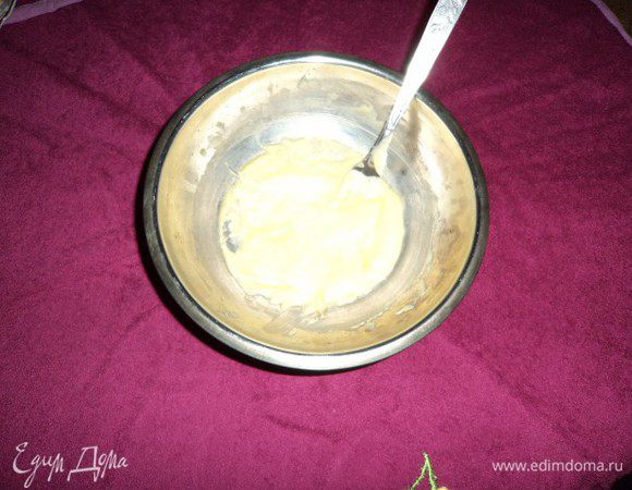 Масло,немного растопив, взбейте.