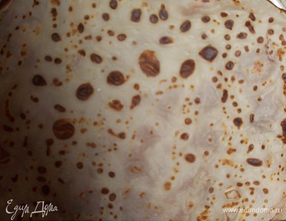 подлить молоко до нужной консистенции,добавить растительное масло и жарить на разогретой сковороде