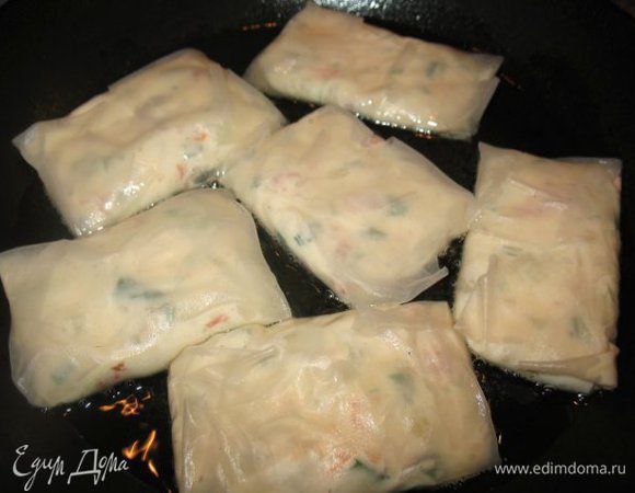 заворачиваю массу и обжариваю...