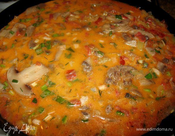 Тушим помидоры,перец болг.,лук,чеснок,грибы...
добавляем сливки,зелень ,за пару минут до готовности чуть муки...но немного...как сметана не густая по структуре подливка получается.....
