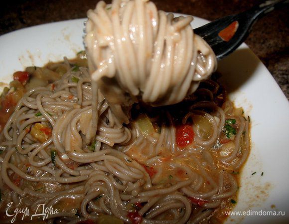 Берём 2вилки перемешиваем и ммммм....) добавила классического соевого соуса.