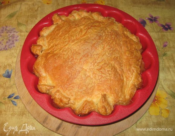 Достаем из духовки, охлаждаем прямо в форме (иначе при перевороте пирога масло с сахаром вытекут). Я кладу на 1-2 в холодильник.
