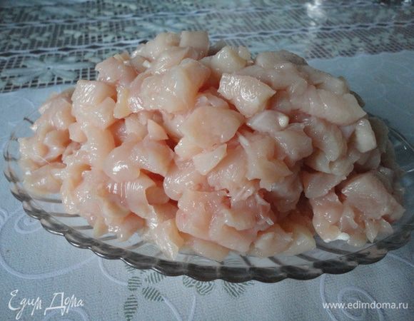 Режим мелкими кубиками филе и обжариваем на подсол.масле.Солим,перчим.