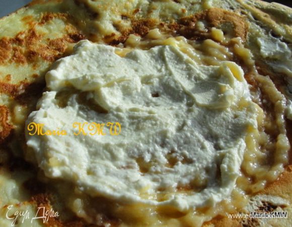 Поверх пюре, выкладываем эрсатц-маскарпоне.