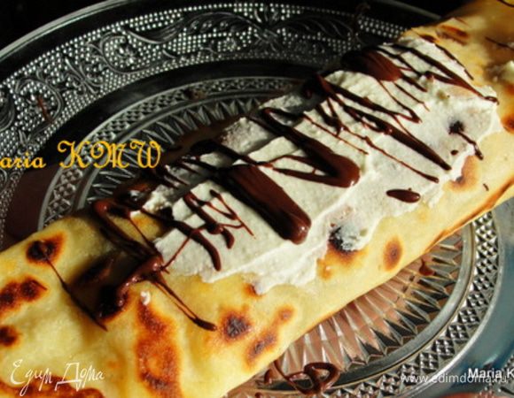 Сворачиваем блинчик, украшаем по-вкусу маскарпоне, шоколадом.
Веселой Масленицы и приятного аппетита!