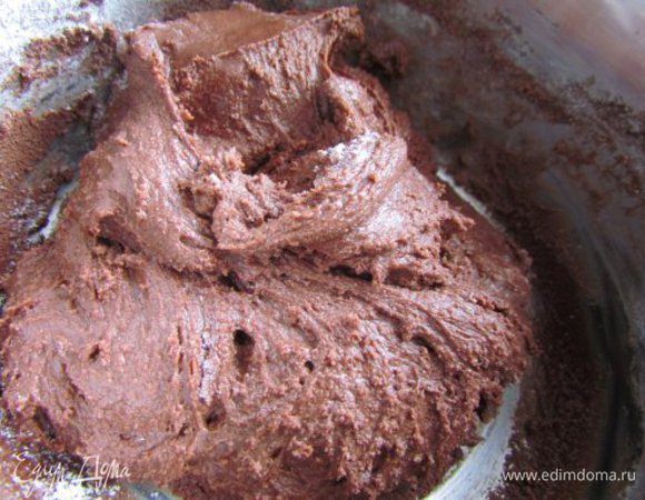 Сухого молока понадобится столько, чтобы стало трудно мешать ложкой!