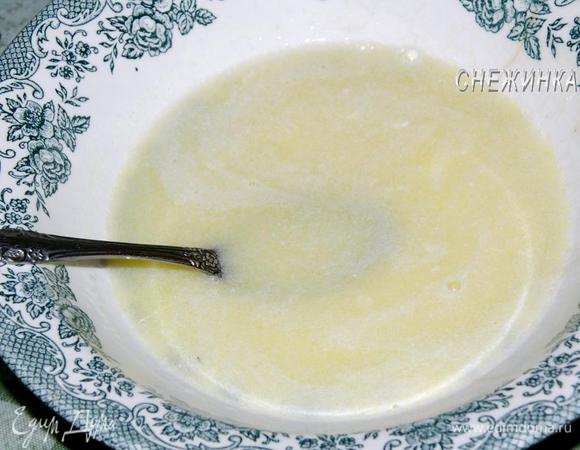 Растопить сливочное масло.