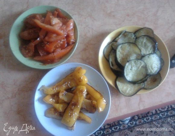 Затем жарим отдельно каждый овощь на оливковом масле (можно и на подсолнечном)