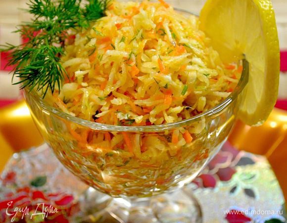 Чистим клубни топинамбура,морковку,чуть имбиря.
Трём на средней тёрке,мелко порезать укроп перемешиваем...добавляем сок лимона,соль,полить ароматным подсолнечным маслом и перемешать.
Очень сочный и полезный салатик!!!!)