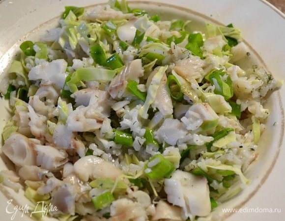 Рис,лук зелёный,укроп,перец,чуть капусточки,филе рыбы,яйцо...