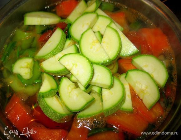 всё режем кубиками и варим....
вода должна чуть прикрывать овощи...
готовые овощи взбить блендером...