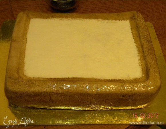 Обтянула и прокрасила первый слой (краситель с водкой). Немного подсушила....