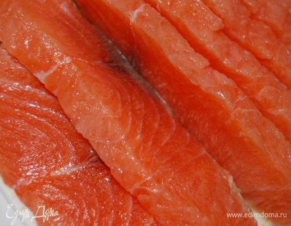 Рыбу я засолила вчера вечером;нарезала ее тонкими полосками