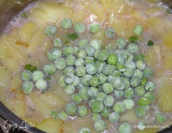 и зеленый горошек. Перемешать.