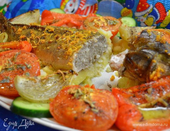 Ставим в духовку на25мин.при 150-180гр.,готовые овощи достаём ,и ставим рыбу на 200гр.подрумяниться.