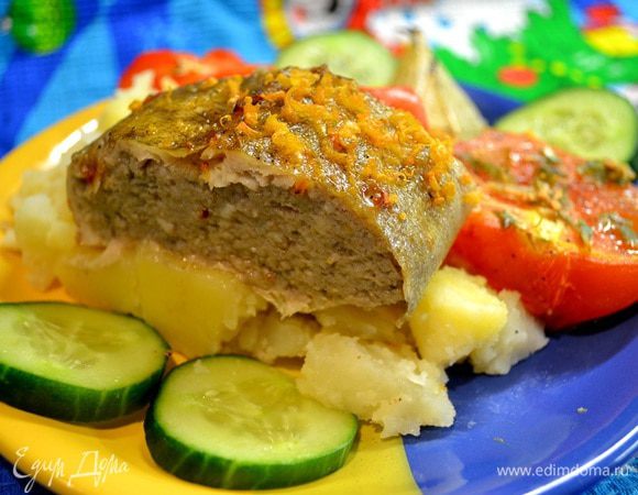 Готовую рыбу подать с запечёнными овощами,по желанию с картошкой политой сливочным маслом.Приятного аппетита!!!)