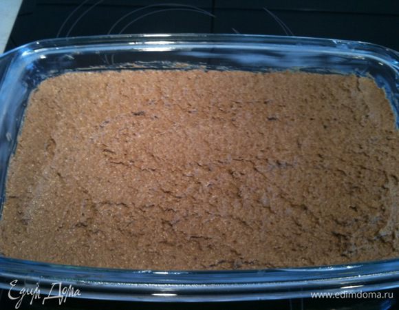 На гречку выложить печеночную массу, разровнять...