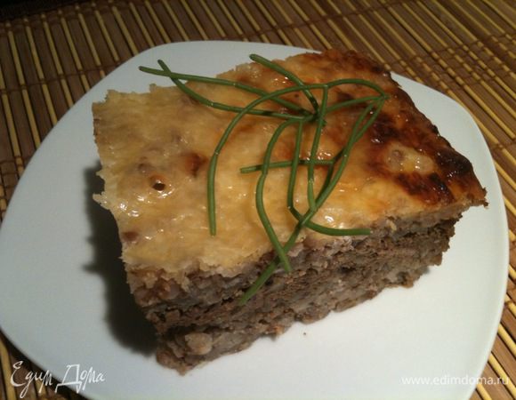 Дать запеканке отдохнуть минут 10, нарезать на порционные кусочки и подавать к столу. Приятного аппетита!