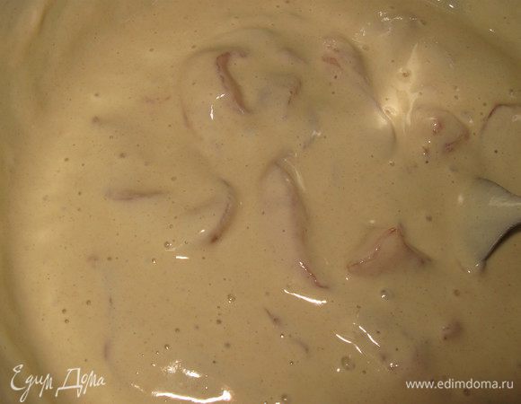 выложить кусочки мяса в кляр, хорошенько перемешать