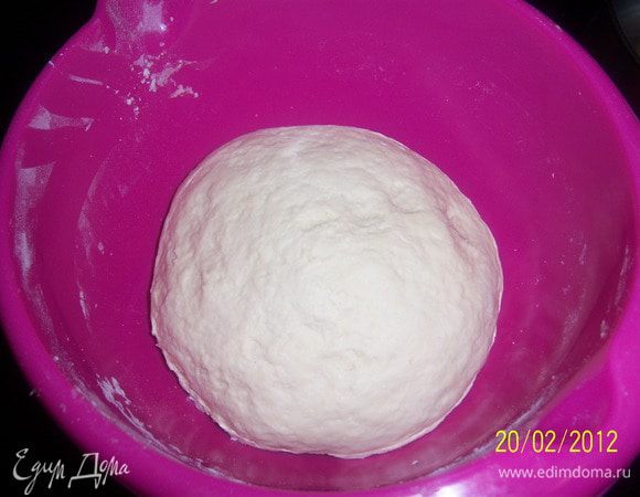 (Соединить все ингредиенты для теста и замесить тесто, дать тесту отдохнуть 5мин. и можете готовить). Я замесила тесто по рецепту: http://www.edimdoma.ru/recipes/35882