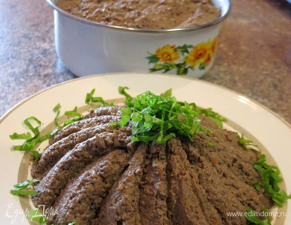 добавляю 200гр.слив.масла и сливки...
всё взбиваю...и раскладываю в ёмкость ...
убираем в холодильник...